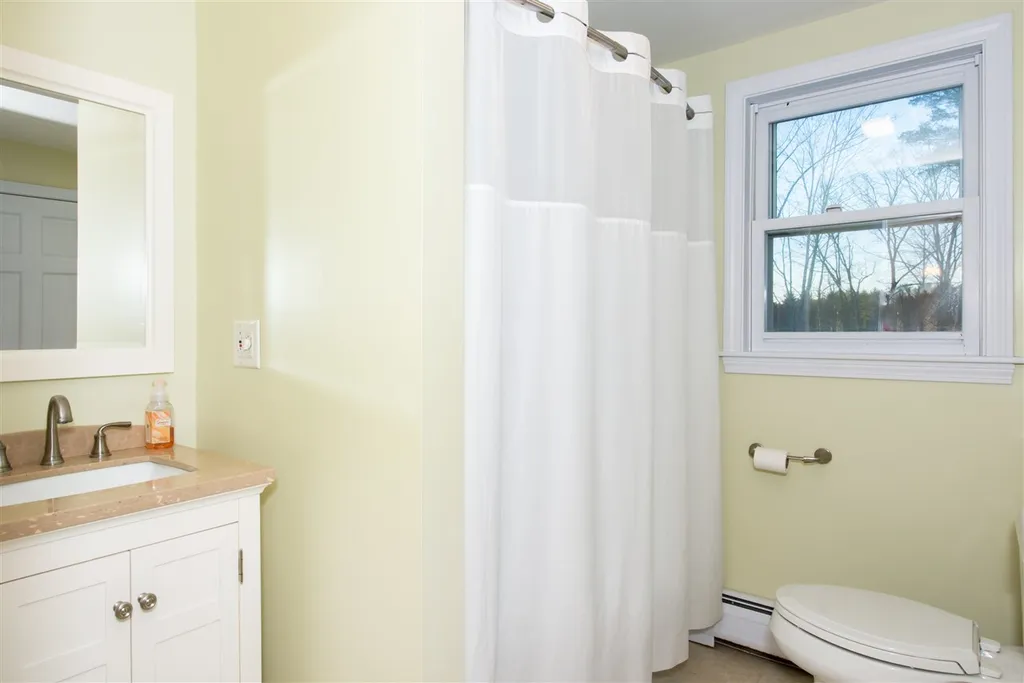 19 Windbrook Drive Epping NH 03042
