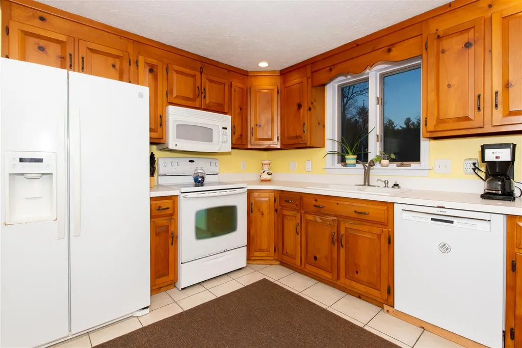 19 Windbrook Drive Epping NH 03042