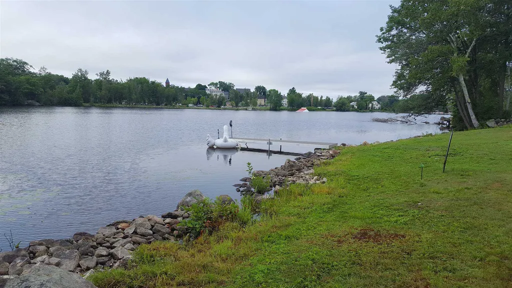71 Bay Street Wolfeboro NH 03894
