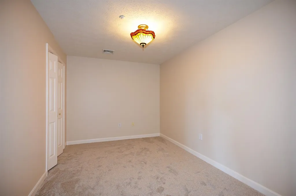 16 Mountain Laurels Drive Nashua NH 03062