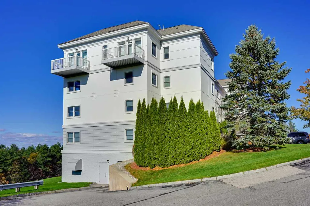 16 Mountain Laurels Drive Nashua NH 03062