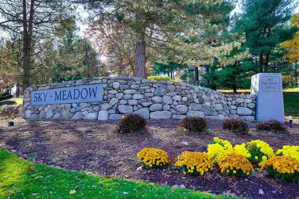 16 Mountain Laurels Drive Nashua NH 03062