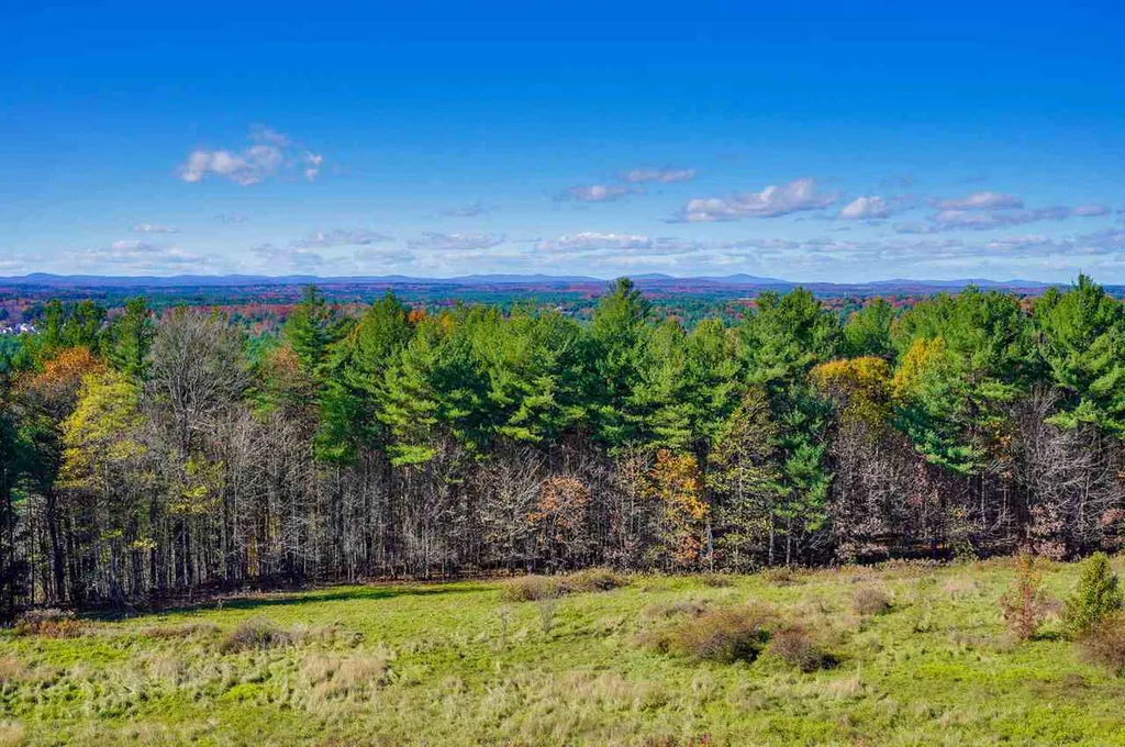 16 Mountain Laurels Drive Nashua NH 03062