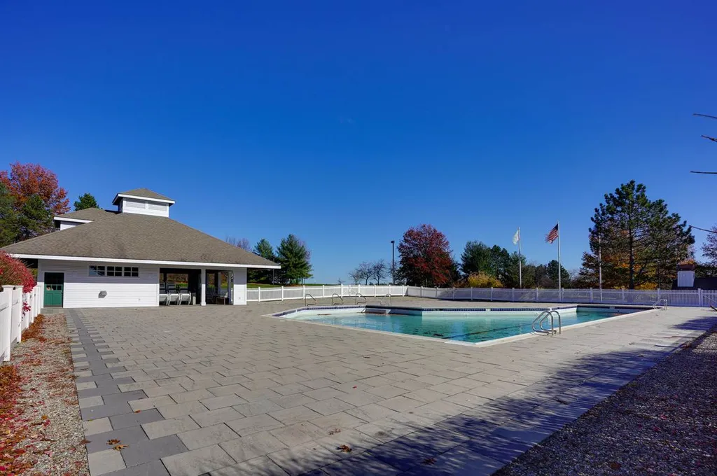 16 Mountain Laurels Drive Nashua NH 03062
