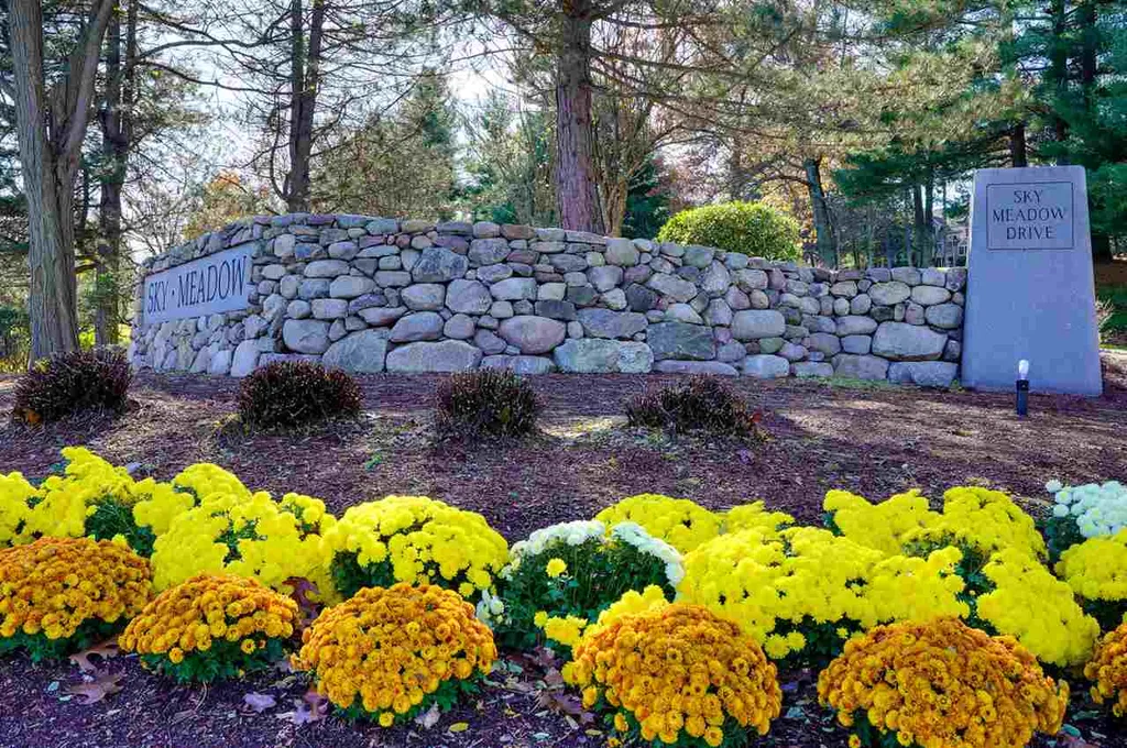 16 Mountain Laurels Drive Nashua NH 03062
