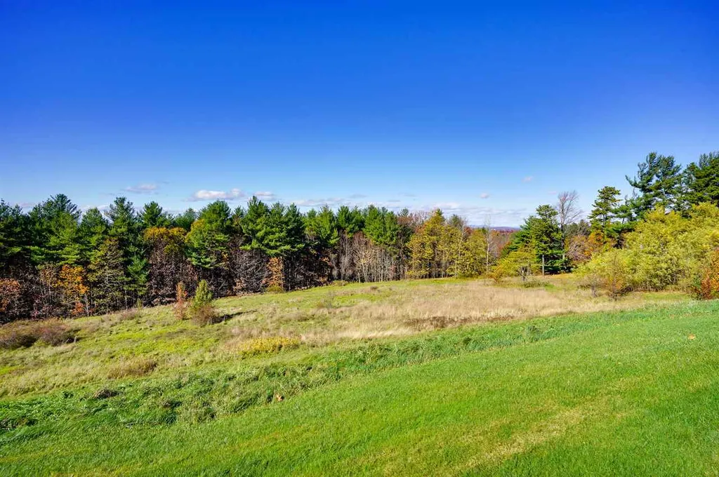 16 Mountain Laurels Drive Nashua NH 03062
