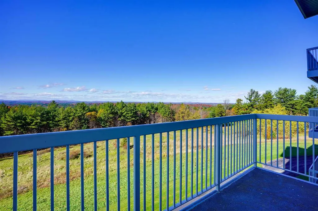 16 Mountain Laurels Drive Nashua NH 03062