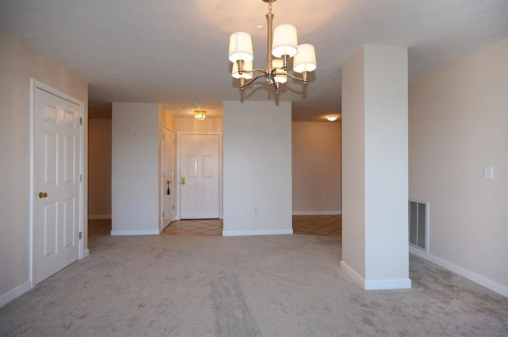 16 Mountain Laurels Drive Nashua NH 03062