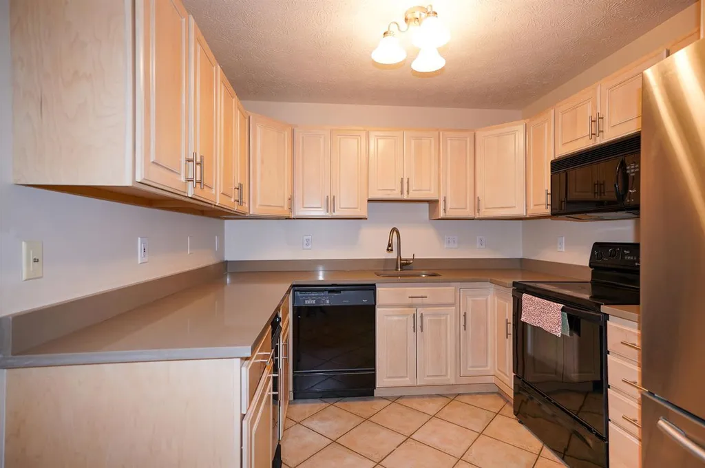 16 Mountain Laurels Drive Nashua NH 03062