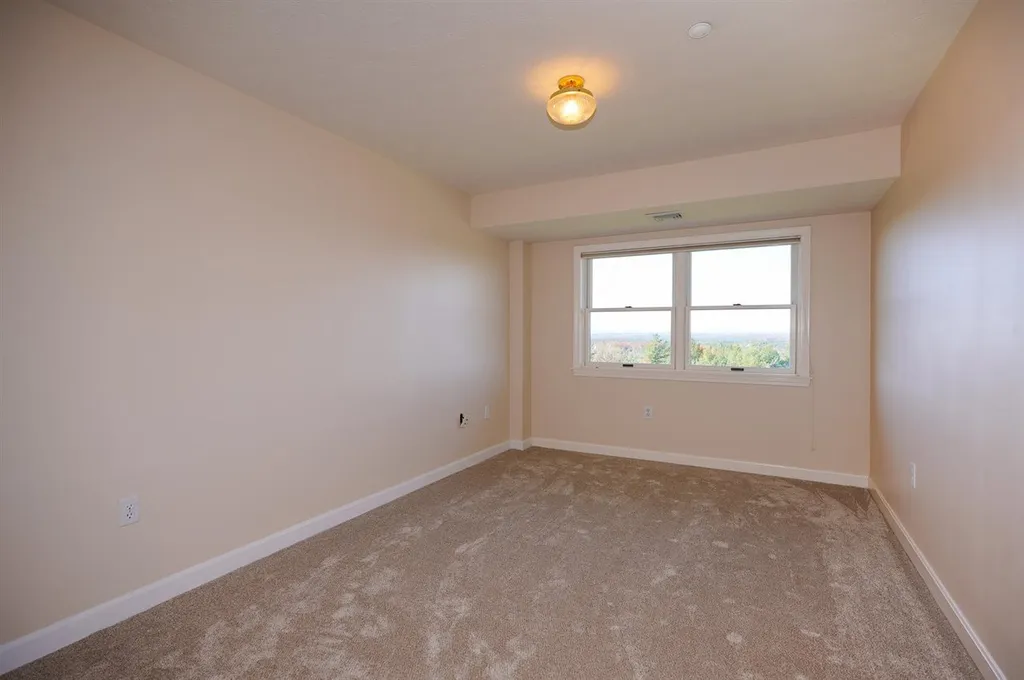 16 Mountain Laurels Drive Nashua NH 03062