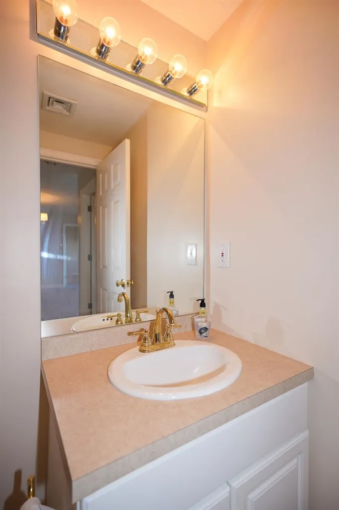 16 Mountain Laurels Drive Nashua NH 03062