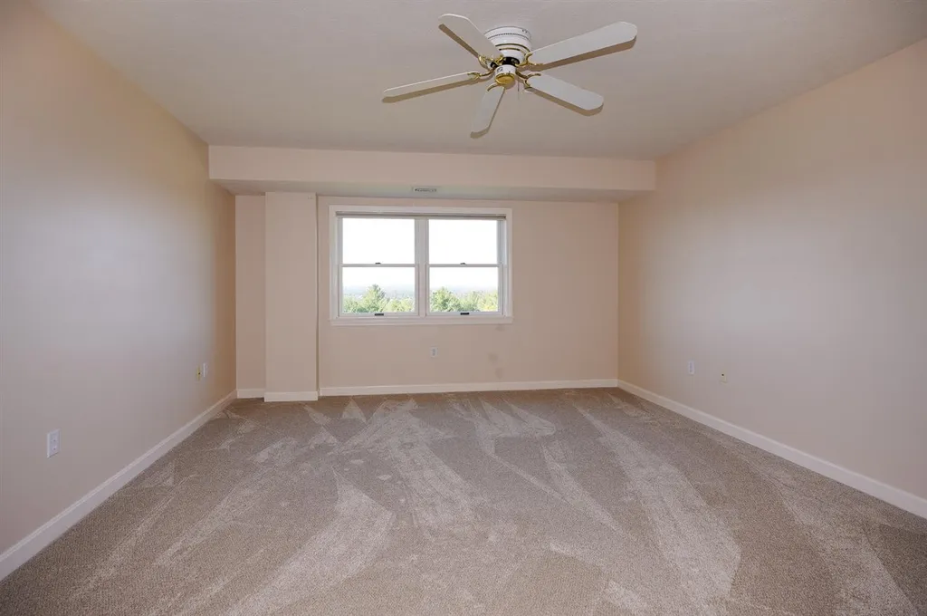 16 Mountain Laurels Drive Nashua NH 03062