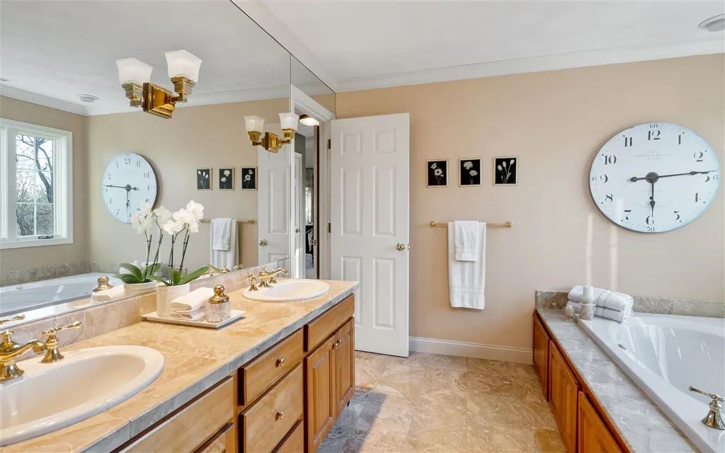 2 Sherwood Road Windham NH 03087