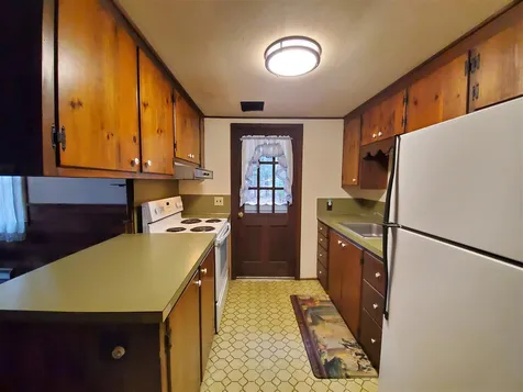 25 Moss Hollow Lane Newfane VT 05345