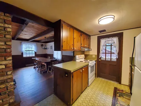 25 Moss Hollow Lane Newfane VT 05345
