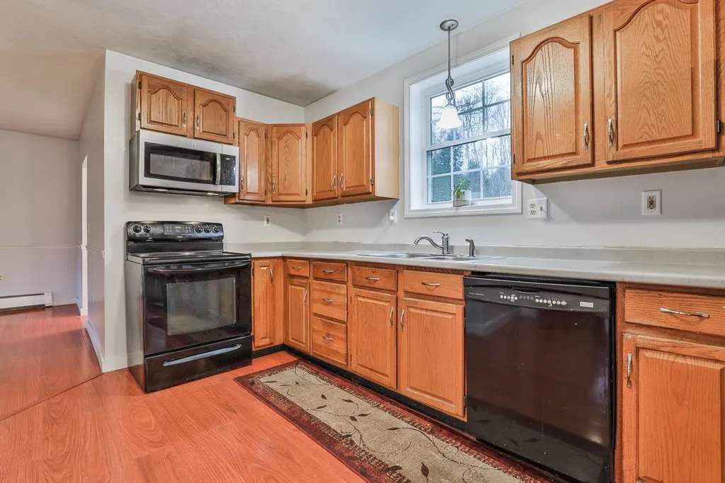 9 Park Place Raymond NH 03077