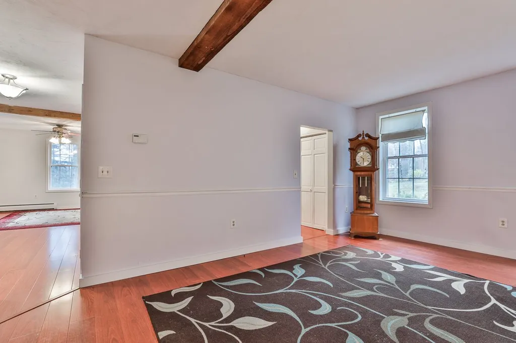 9 Park Place Raymond NH 03077