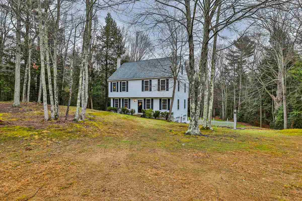 9 Park Place Raymond NH 03077