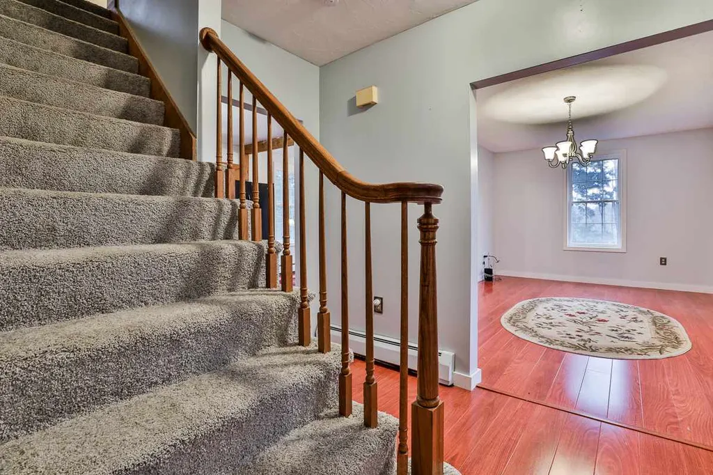9 Park Place Raymond NH 03077