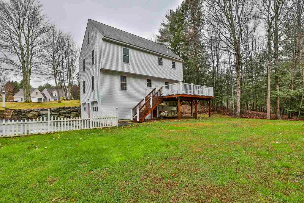 9 Park Place Raymond NH 03077