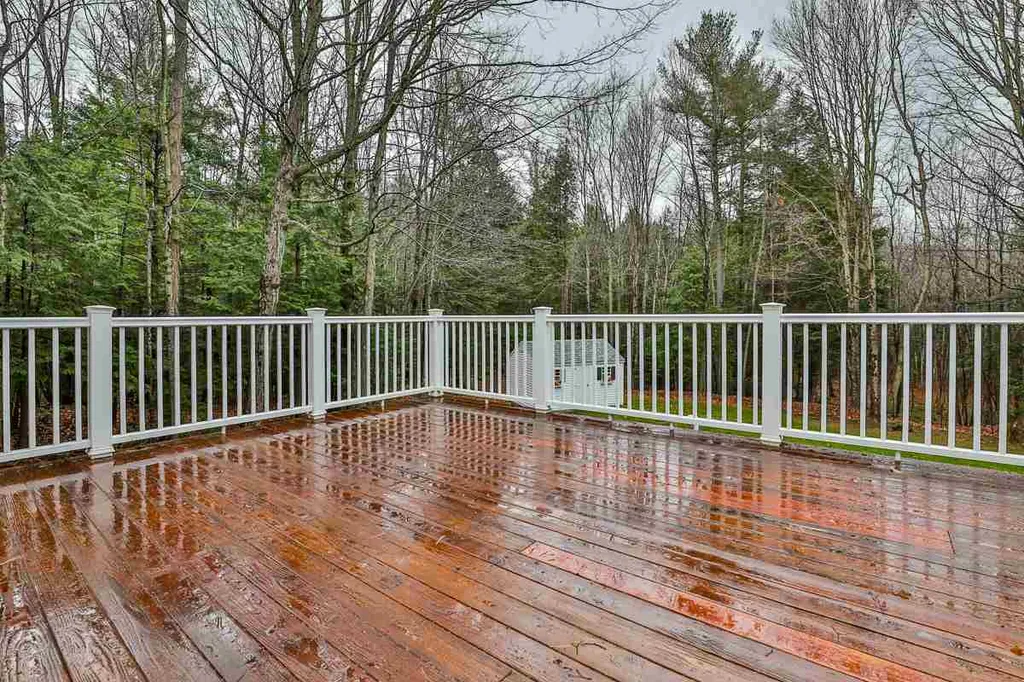 9 Park Place Raymond NH 03077