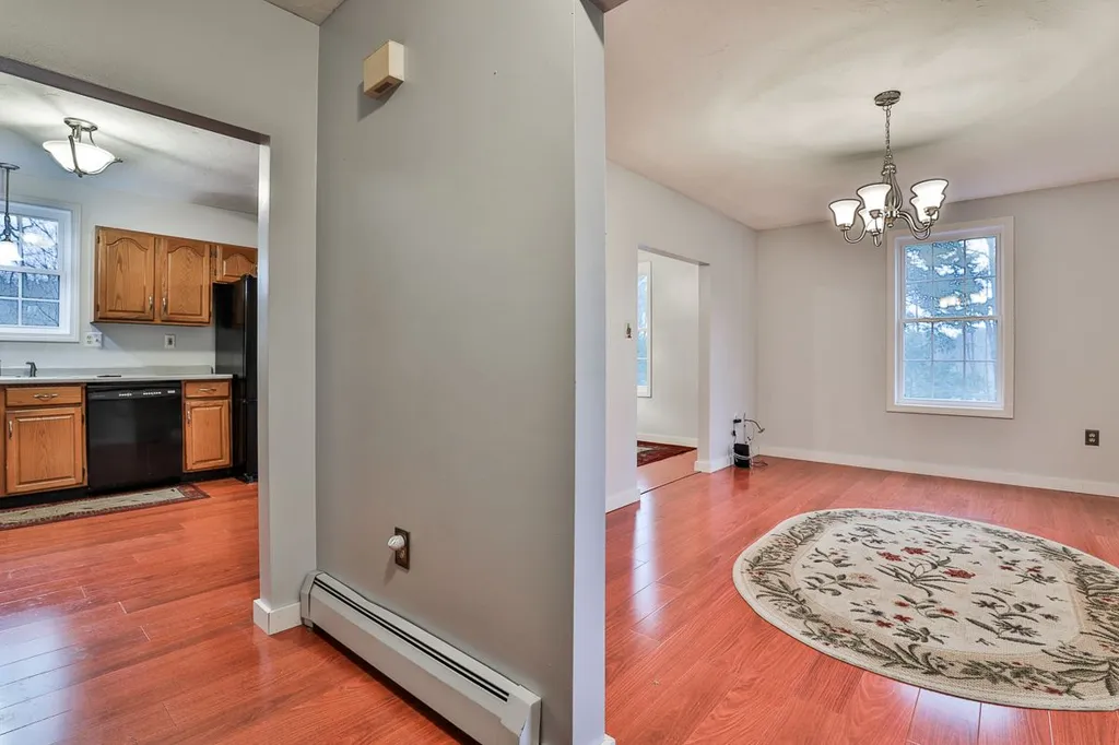 9 Park Place Raymond NH 03077