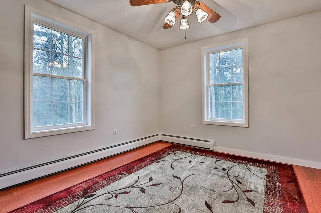 9 Park Place Raymond NH 03077