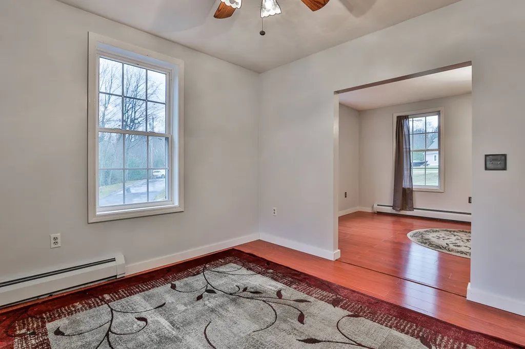 9 Park Place Raymond NH 03077