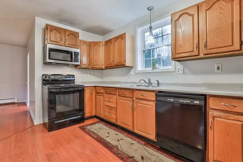 9 Park Place Raymond NH 03077
