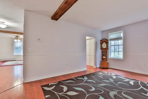 9 Park Place Raymond NH 03077