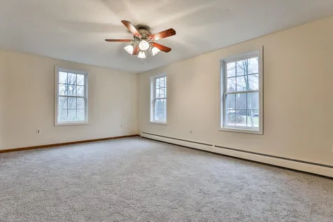 9 Park Place Raymond NH 03077