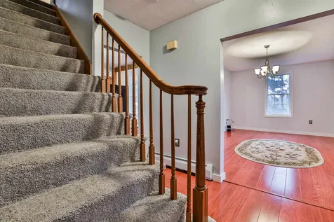 9 Park Place Raymond NH 03077