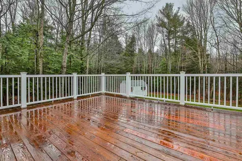 9 Park Place Raymond NH 03077