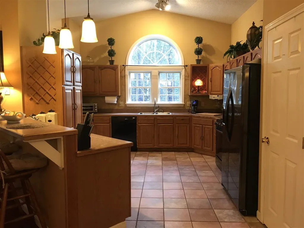 64 Range Road Alton NH 03809