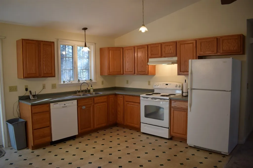 27 Barnes Avenue Alton NH 03809