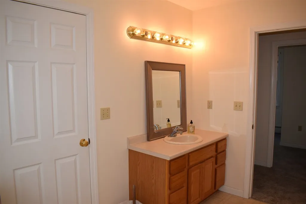 27 Barnes Avenue Alton NH 03809