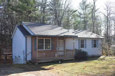 27 Barnes Avenue Alton NH 03809