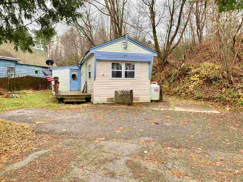 41 Bridge Street Colebrook NH 03576