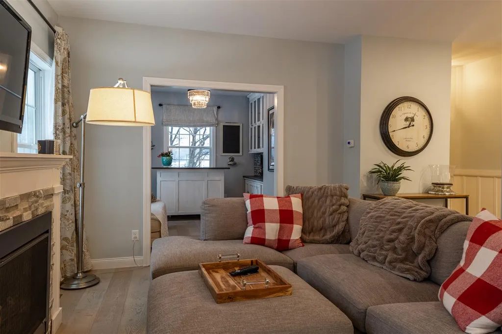 1092 Roscoe Road Charlotte VT 05445