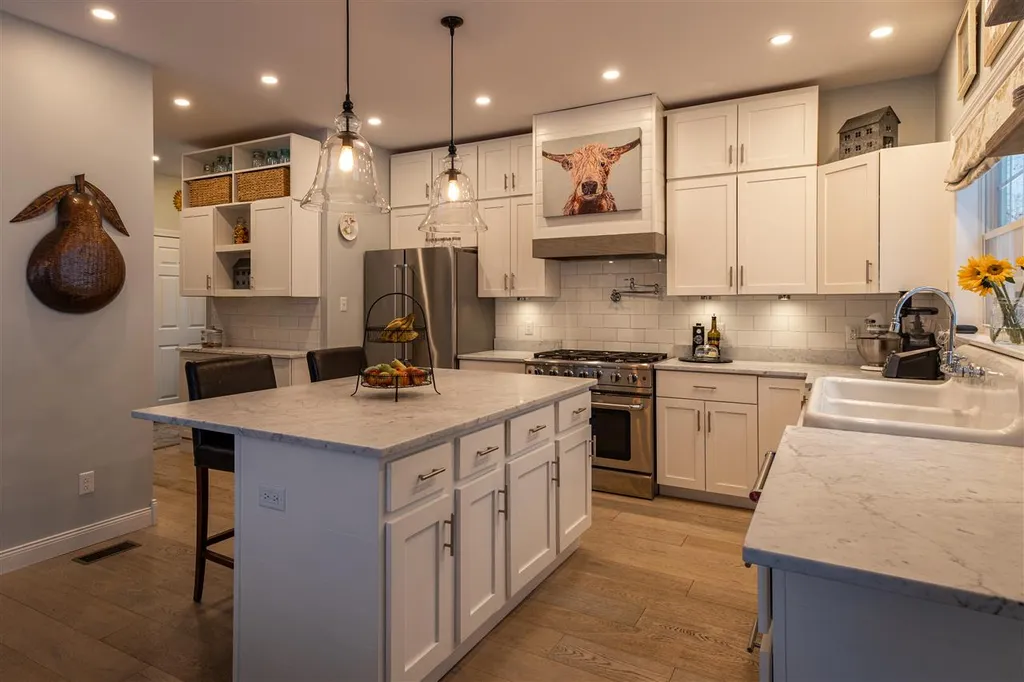 1092 Roscoe Road Charlotte VT 05445