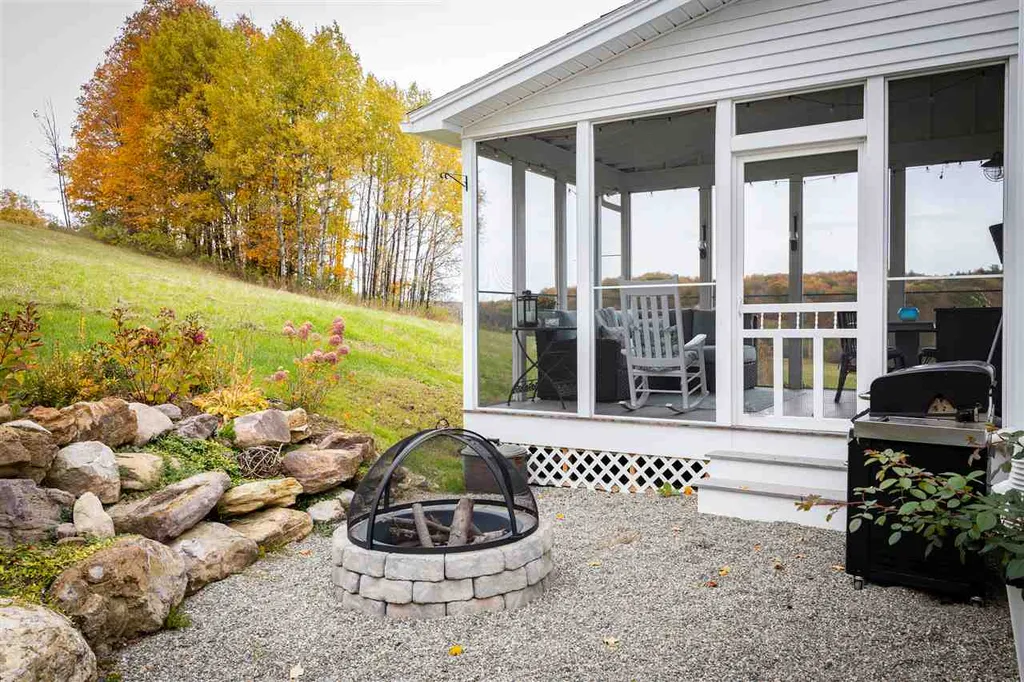 1092 Roscoe Road Charlotte VT 05445