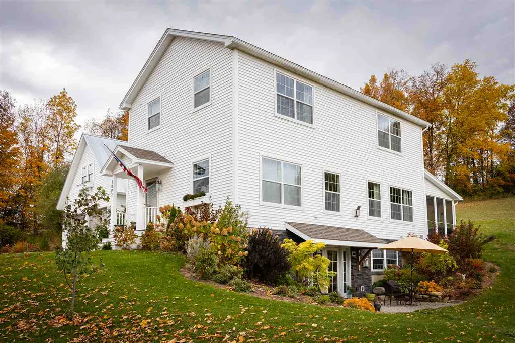 1092 Roscoe Road Charlotte VT 05445