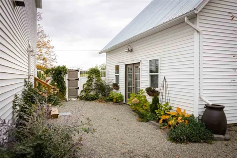 1092 Roscoe Road Charlotte VT 05445