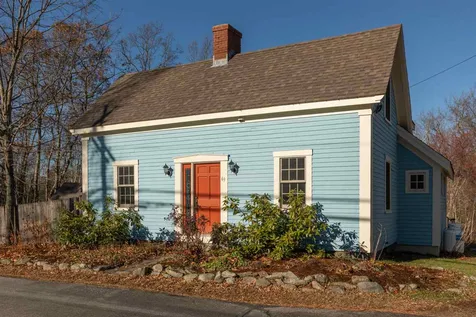 69 High Street Stratham NH 03885