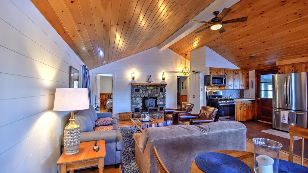 42 Dale Road Meredith NH 03253