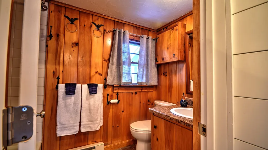 42 Dale Road Meredith NH 03253