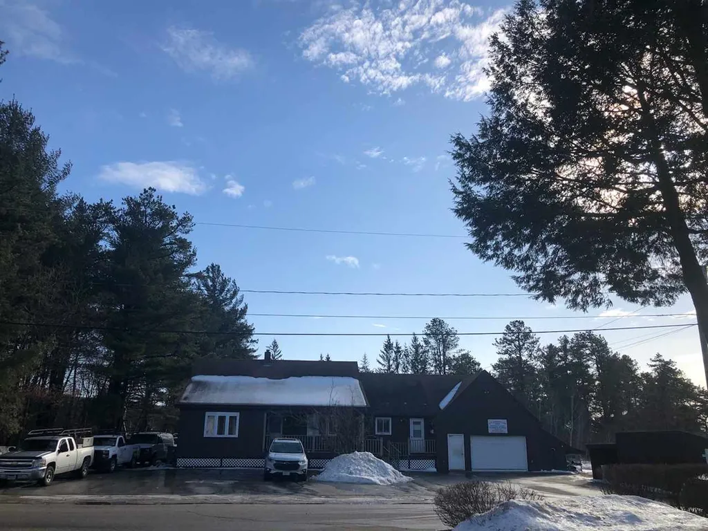 7 Dartmouth Street Hooksett NH 03106
