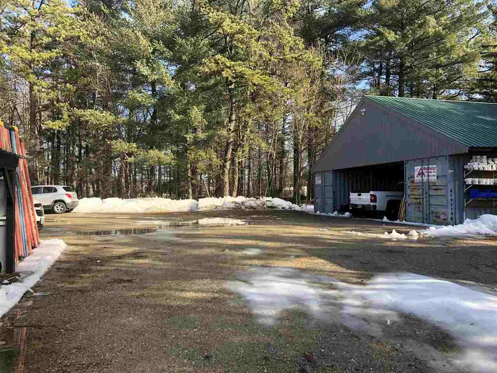 7 Dartmouth Street Hooksett NH 03106