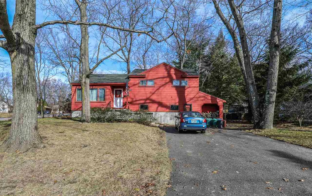 116 Red Coat Lane Manchester NH 03104