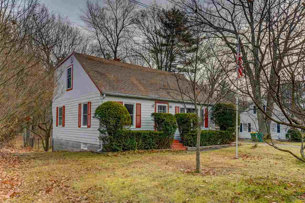 52 Old Dover Road Rochester NH 03867-3444